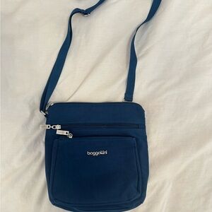 Baggallini women’s pocket crossbody